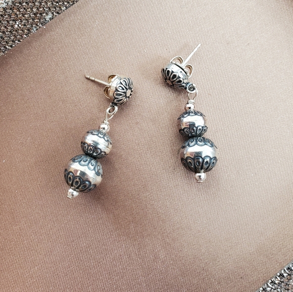 American West Sterling Silver Native Pearl Earrings - Picture 3 of 10